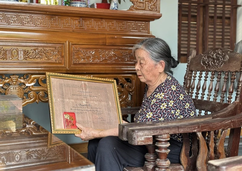 “Di sản” thầm lặng bên cầu Hàm Rồng