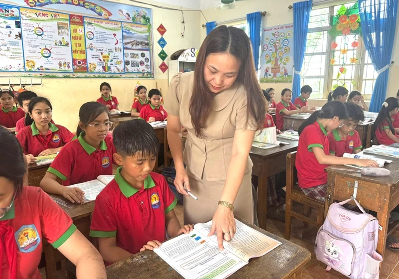 Tâm huyết với sự nghiệp “trồng người” nơi vùng cao