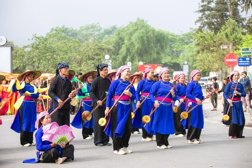 “Bản giao hưởng triệu đóa hồng” đánh dấu 10 năm cáp treo Fansipan
