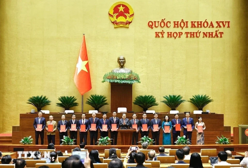 Quốc hội khóa XVI bầu 6 Phó Chủ tịch Quốc hội, trong đó có 2 thành viên là nữ