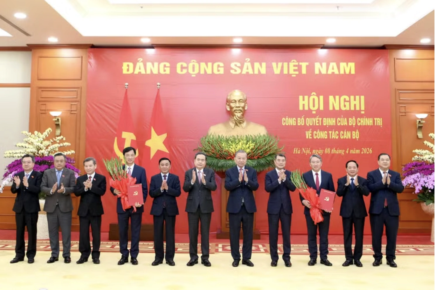 Trao các quyết định bổ nhiệm Trưởng Ban Tổ chức Trung ương, Chánh Văn phòng Trung ương Đảng