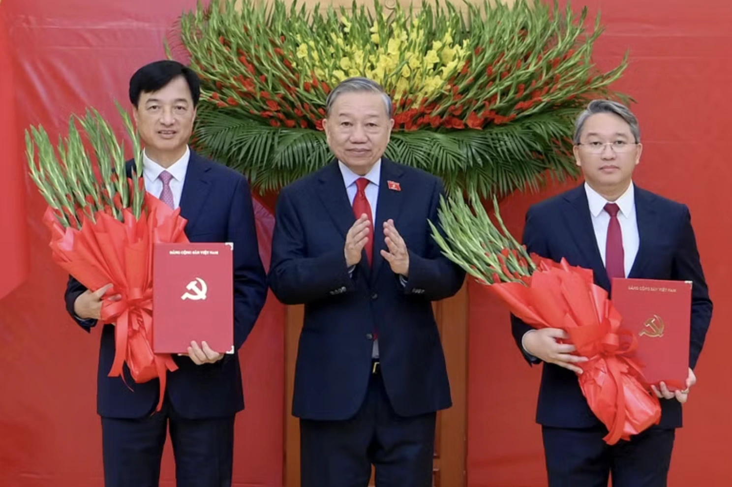 Trao các quyết định bổ nhiệm Trưởng Ban Tổ chức Trung ương, Chánh Văn phòng Trung ương Đảng