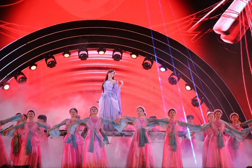 Dàn sao cháy hết mình cùng Concert “Thanh âm kỷ nguyên mới”