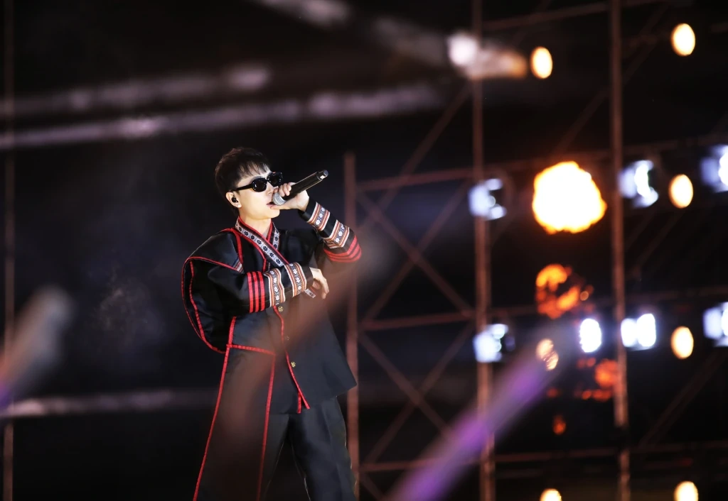 Dàn sao cháy hết mình cùng Concert “Thanh âm kỷ nguyên mới”