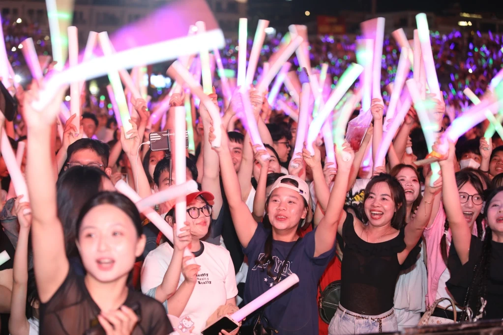 Dàn sao cháy hết mình cùng Concert “Thanh âm kỷ nguyên mới”