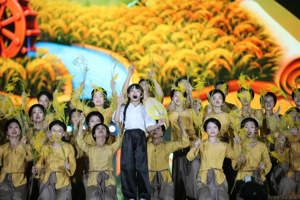 Dàn sao cháy hết mình cùng Concert “Thanh âm kỷ nguyên mới”