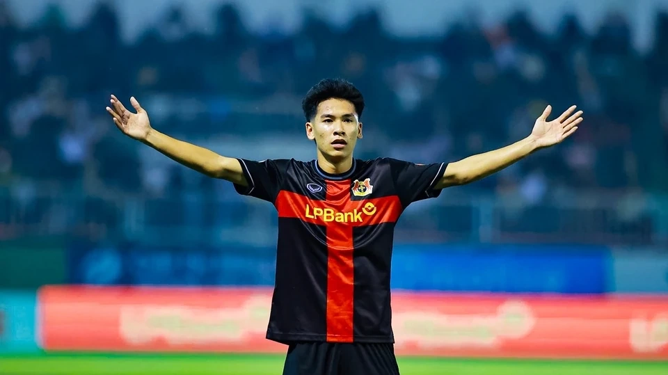 HLV Popov gọi trọng tài Lê Vũ Linh là “sát thủ chuyên nghiệp”; Zidane chính thức đạt thỏa thuận dẫn dắt tuyển Pháp