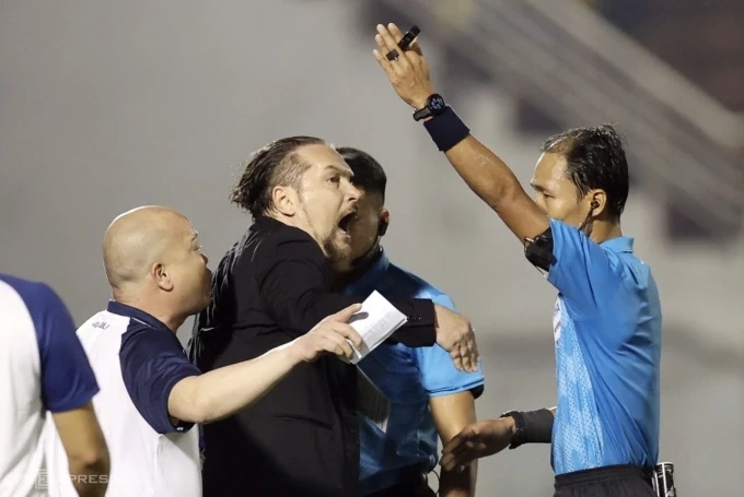 HLV Popov gọi trọng tài Lê Vũ Linh là “sát thủ chuyên nghiệp”; Zidane chính thức đạt thỏa thuận dẫn dắt tuyển Pháp