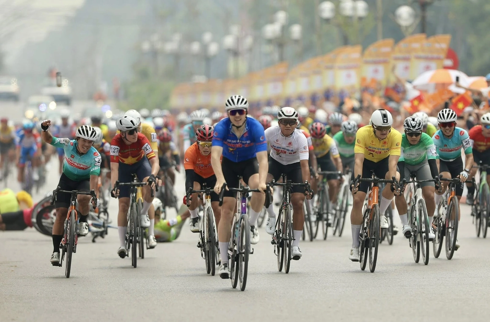 Marchuk Dzianis xé áo vàng Cúp truyền hình TP HCM ở chặng 4