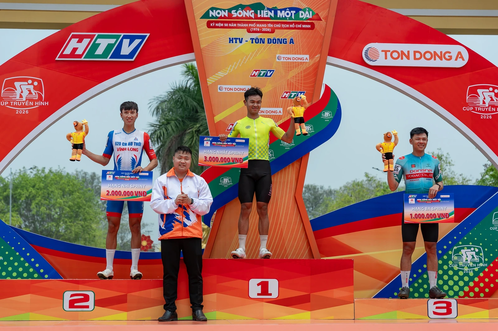 Marchuk Dzianis xé áo vàng Cúp truyền hình TP HCM ở chặng 4