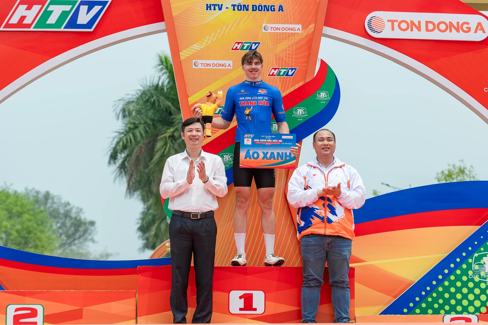 Marchuk Dzianis xé áo vàng Cúp truyền hình TP HCM ở chặng 4