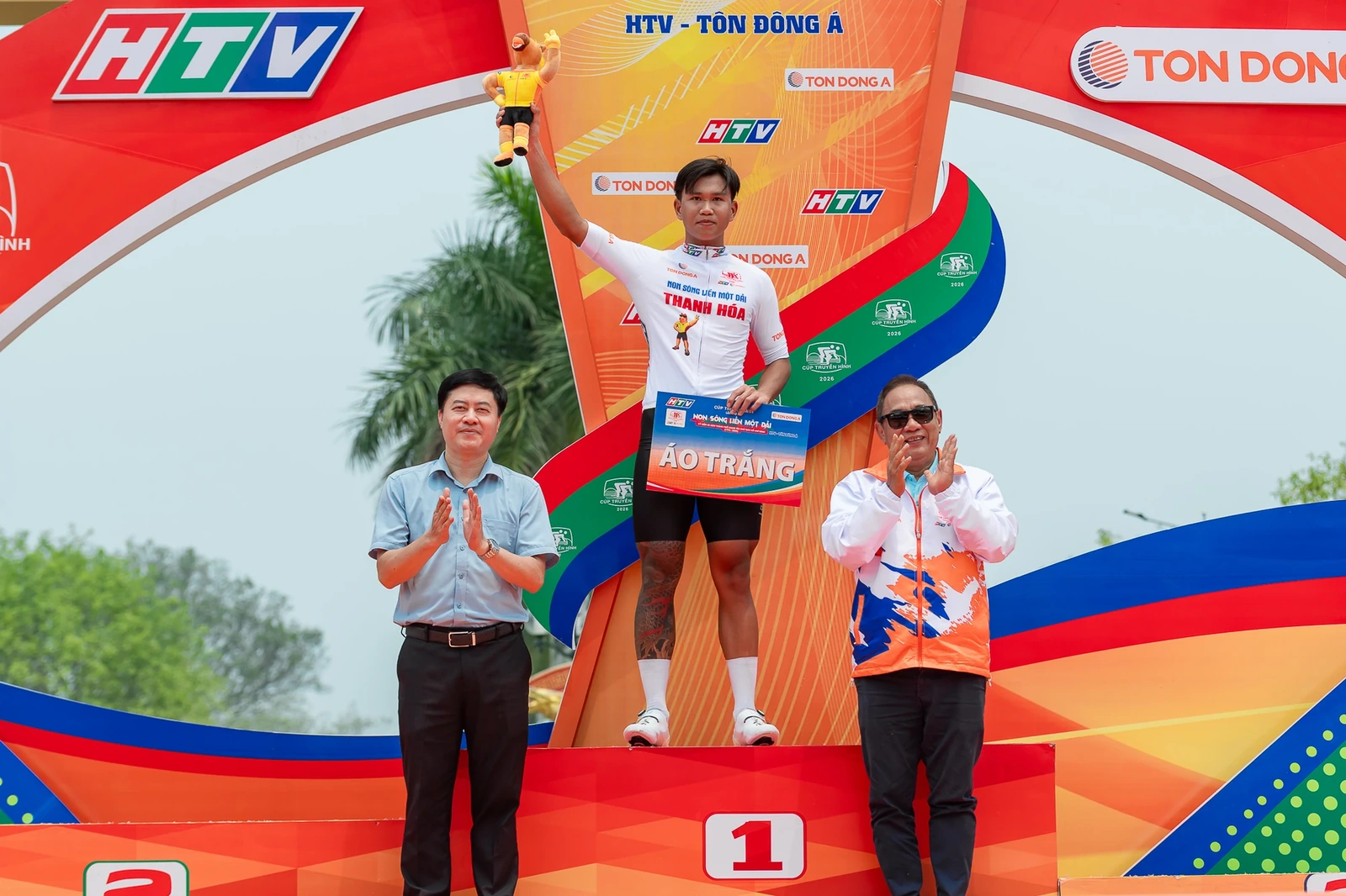 Marchuk Dzianis xé áo vàng Cúp truyền hình TP HCM ở chặng 4