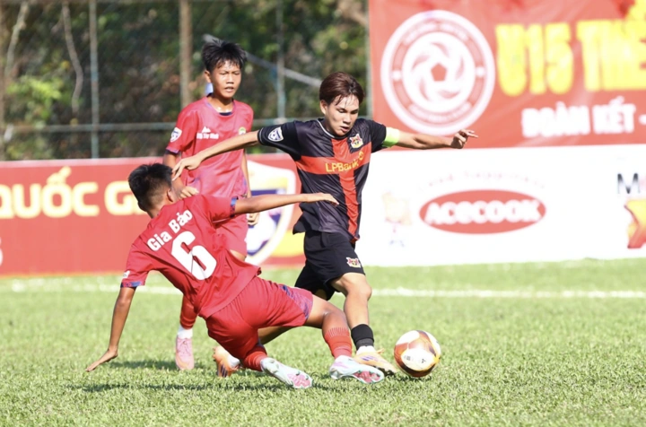 VFF gia hạn với HLV Lee Woon-jae; Bộ trưởng Thể thao Iran: “Chỉ dự World Cup ở Mexico”