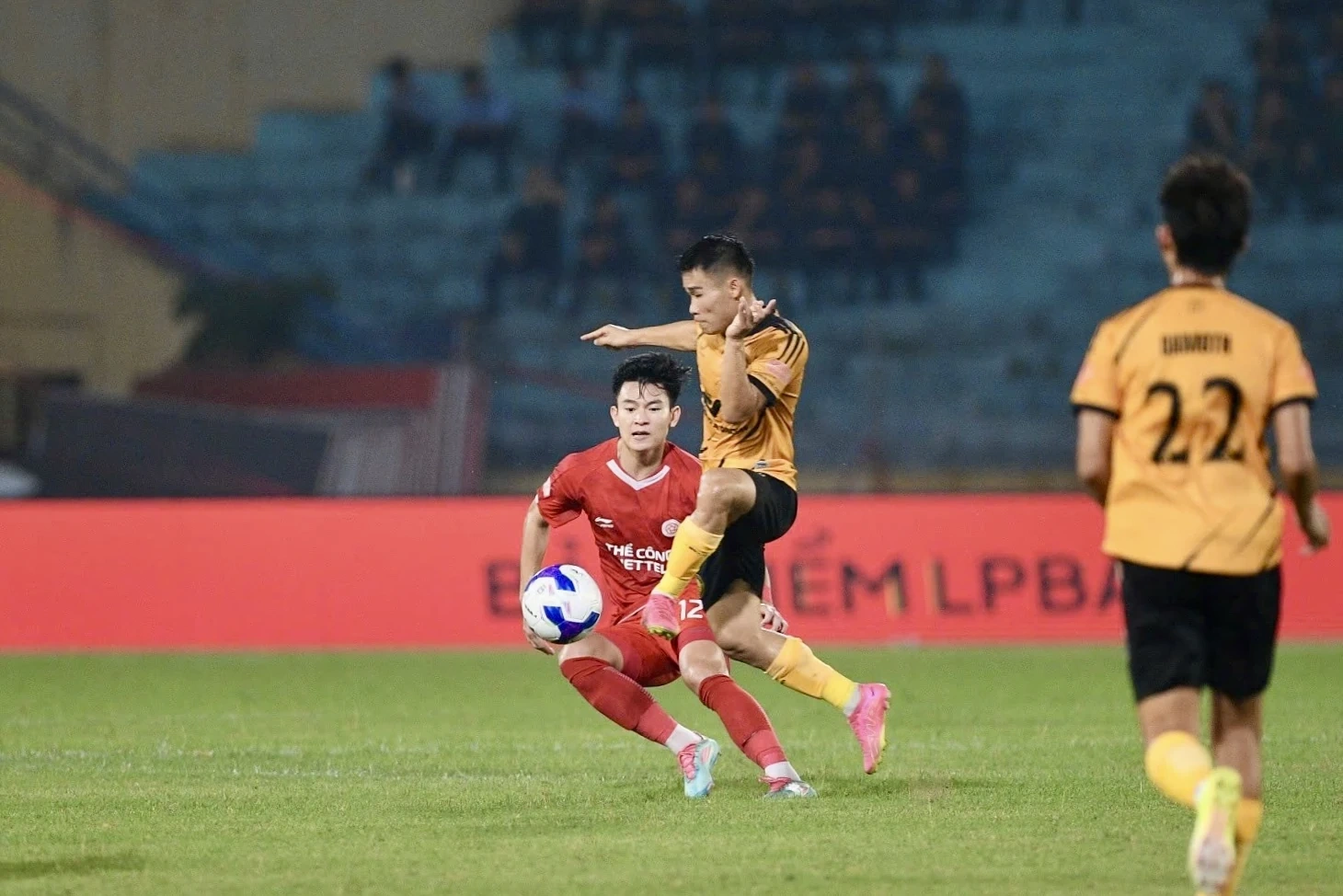 Thua tiếc nuối trên chấm phạt đền, Đông Á Thanh Hóa trắng tay tại sân Hàng Đẫy