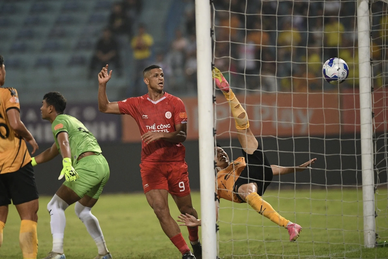 Thua tiếc nuối trên chấm phạt đền, Đông Á Thanh Hóa trắng tay tại sân Hàng Đẫy