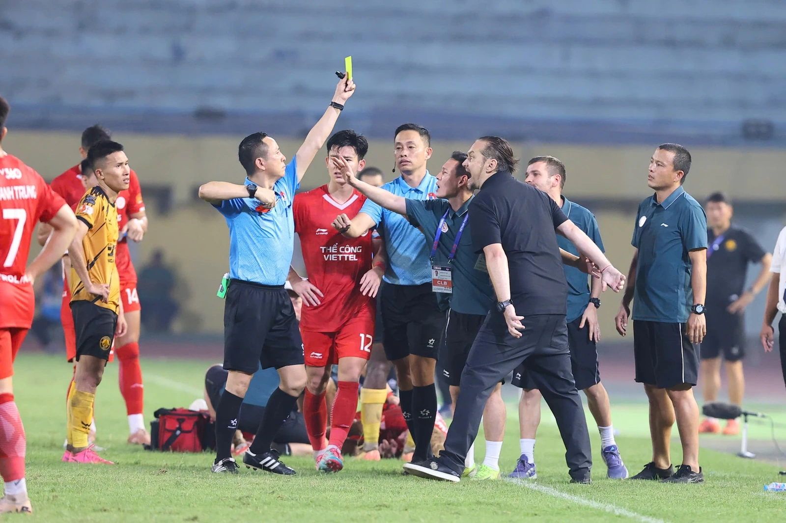 Tranh cãi thẻ đỏ của HLV Popov; Trọng tài Đông Nam Á vắng bóng tại World Cup 2026