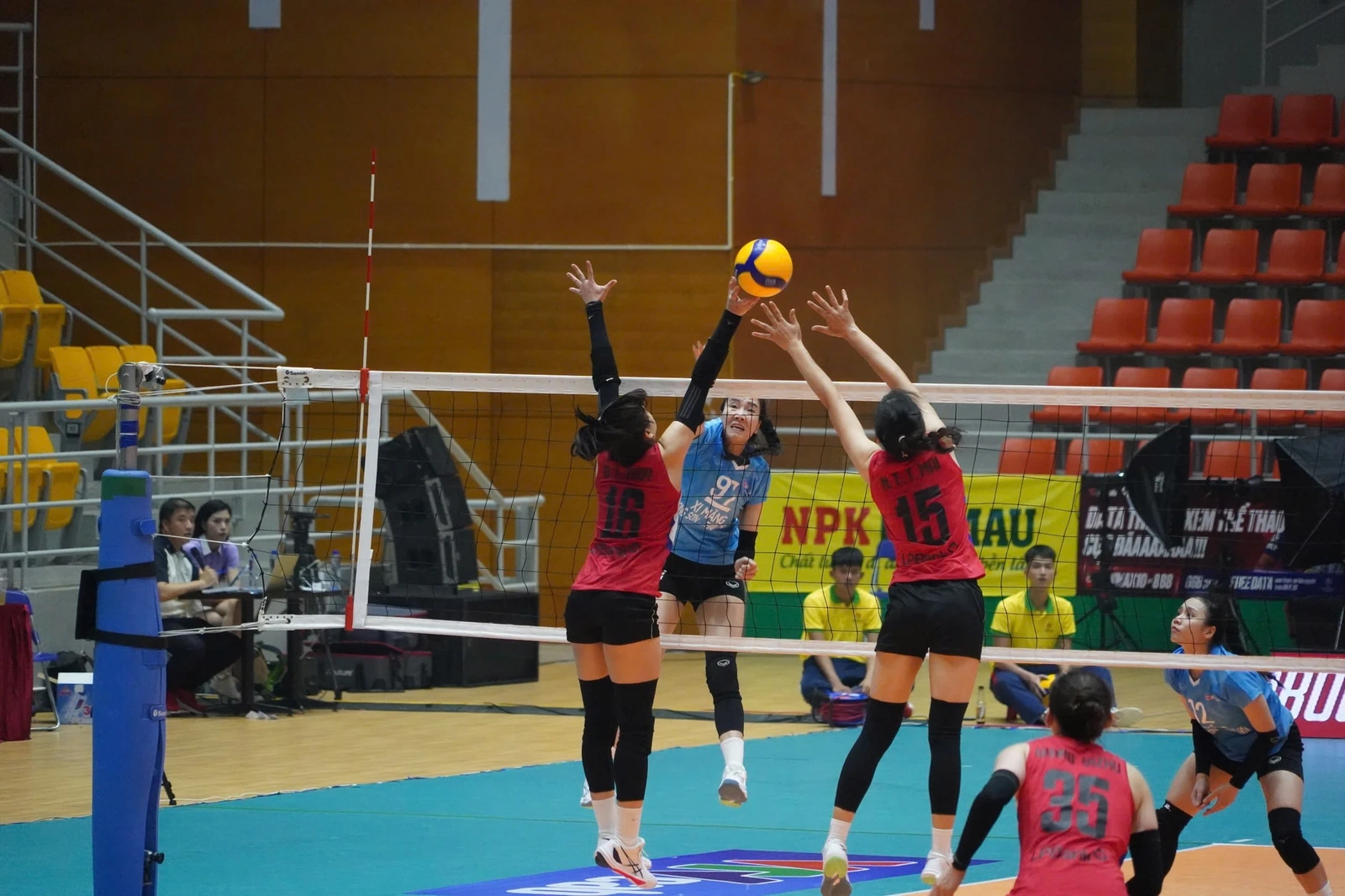 Đội bóng chuyền nữ XMLS Thanh Hóa thất bại chóng vánh trước BCTT Binh đoàn 19