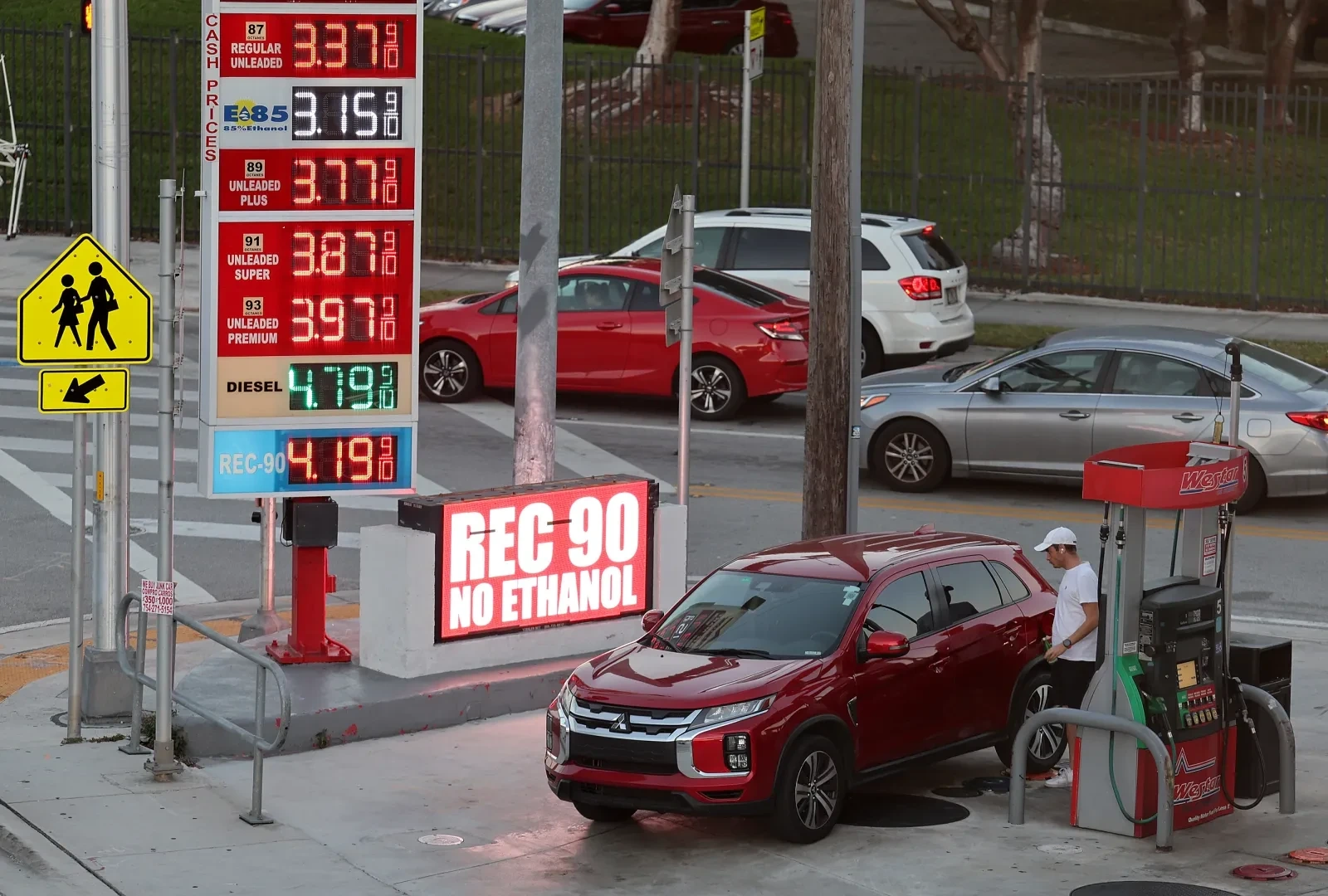 Lạm phát Mỹ tăng mạnh do giá năng lượng leo thang, thị trường quốc tế phản ứng thận trọng