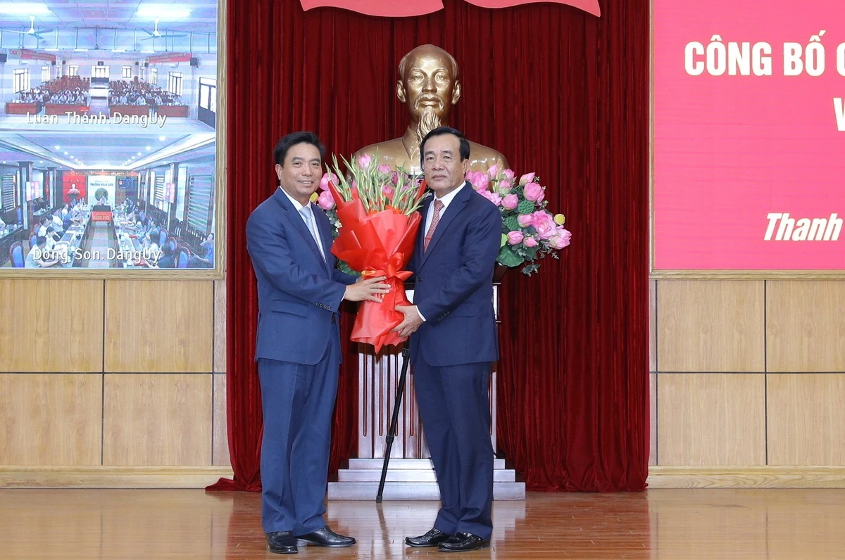 Hình ảnh tại hội nghị công bố quyết định của Bộ Chính trị điều động Thượng tướng Lê Đức Thái giữ chức Bí thư Tỉnh ủy Thanh Hóa