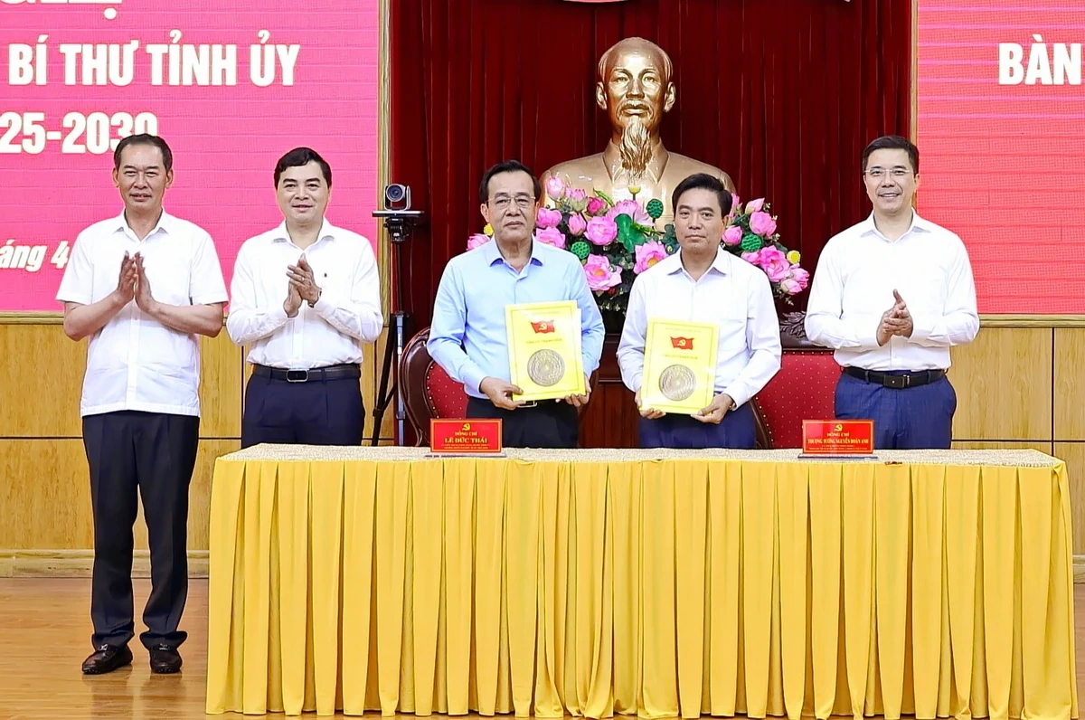 Bộ Chính trị điều động, phân công đồng chí Thượng tướng Lê Đức Thái giữ chức Bí thư Tỉnh ủy Thanh Hóa