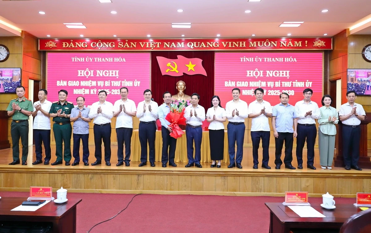 Bộ Chính trị điều động, phân công đồng chí Thượng tướng Lê Đức Thái giữ chức Bí thư Tỉnh ủy Thanh Hóa