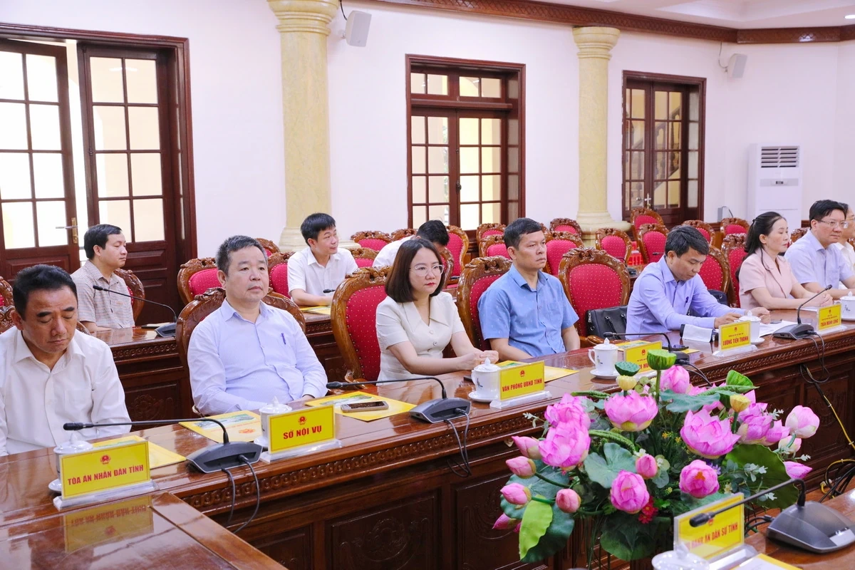 Công bố Nghị quyết của Ủy ban Thường vụ Quốc hội về công tác cán bộ