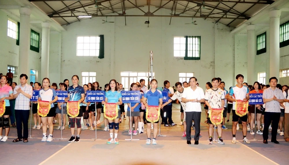 Xã Định Tân khai mạc giải thể thao chào mừng kỷ niệm 51 năm Ngày giải phóng miền Nam