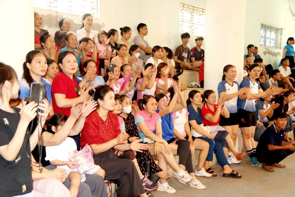 Xã Định Tân khai mạc giải thể thao chào mừng kỷ niệm 51 năm Ngày giải phóng miền Nam