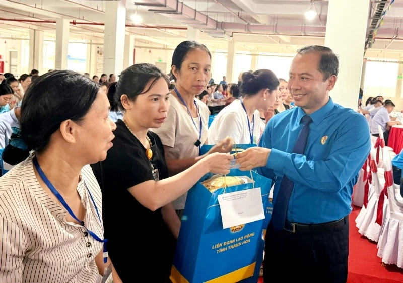 Phát động “Tháng Công nhân”, hưởng ứng “Tháng hành động về an toàn vệ sinh lao động” năm 2026