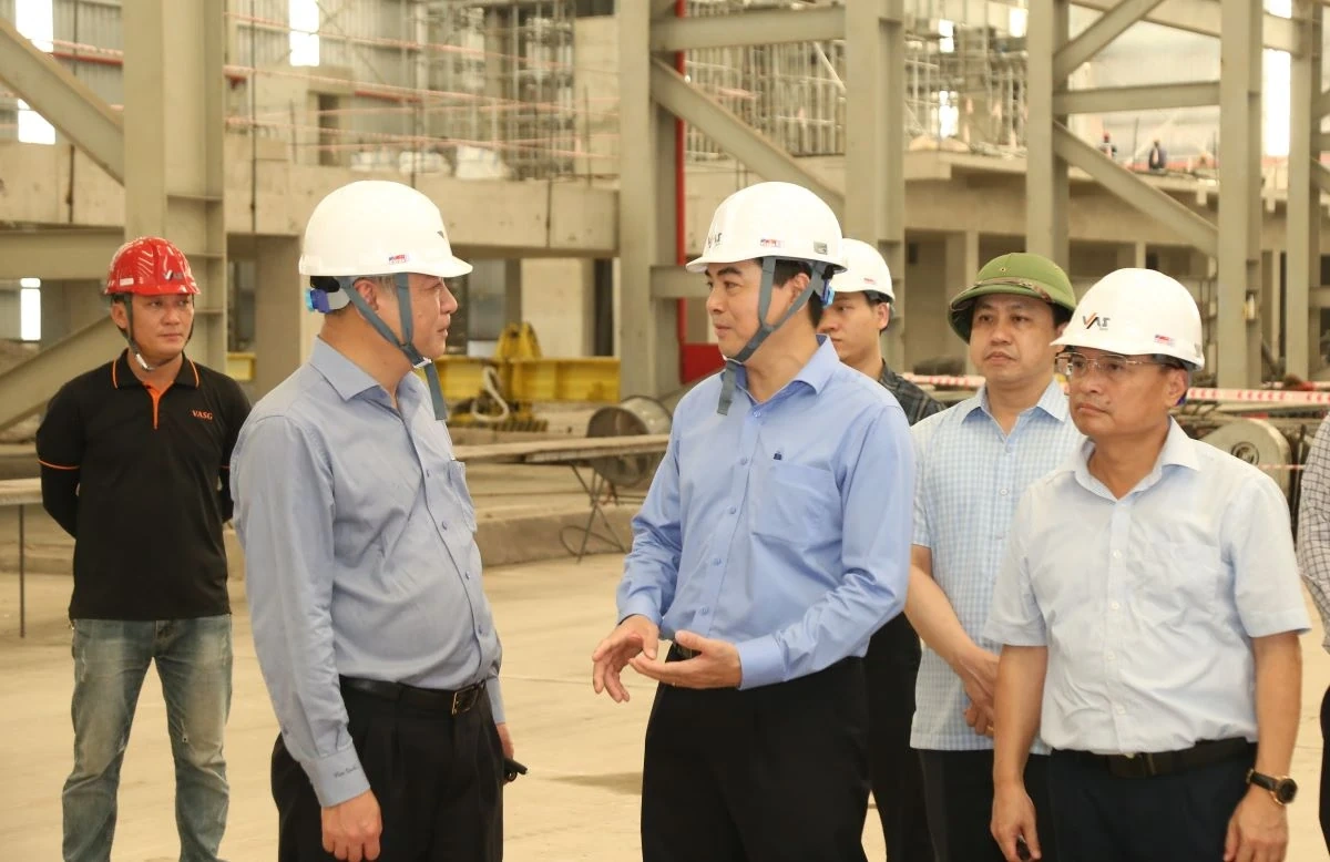 Chủ tịch UBND tỉnh Nguyễn Hoài Anh kiểm tra tiến độ và chỉ đạo tháo gỡ khó khăn, vướng mắc các dự án trọng điểm tại Khu Kinh tế Nghi Sơn