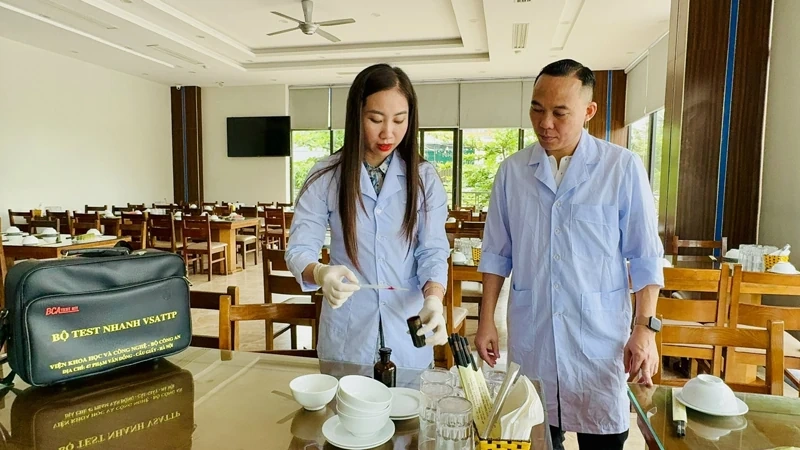 Đảm bảo an toàn thực phẩm mùa du lịch biển