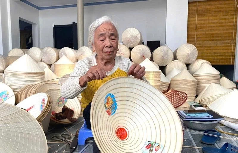 Đưa nghị quyết thấm sâu vào cuộc sống