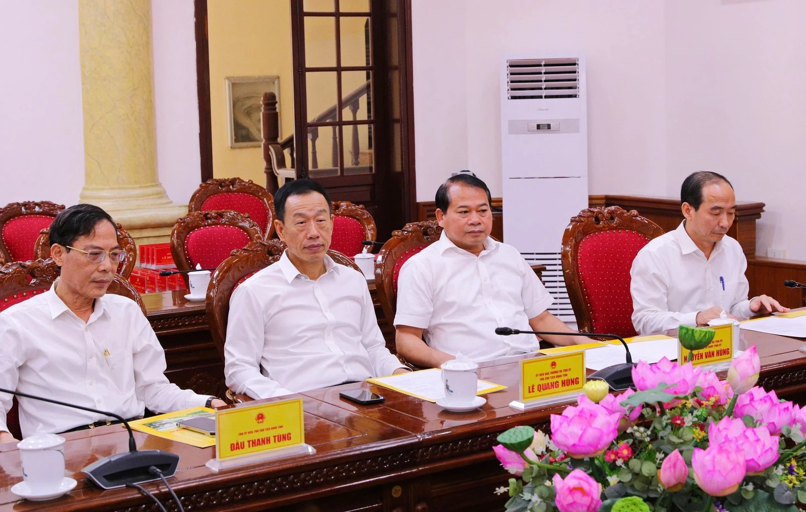 Công bố Nghị quyết của Ủy ban Thường vụ Quốc hội về công tác cán bộ