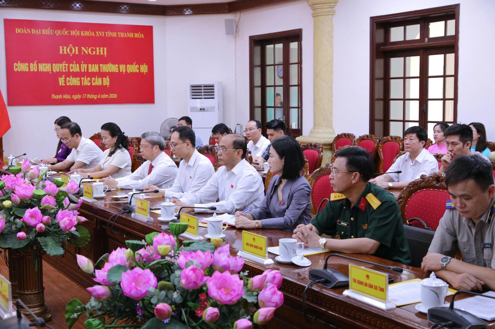 Công bố Nghị quyết của Ủy ban Thường vụ Quốc hội về công tác cán bộ