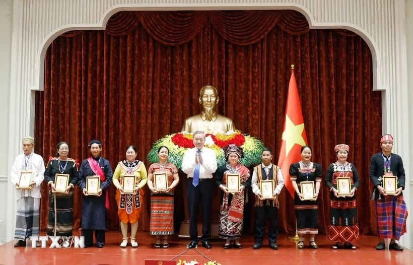 Tổng Bí thư, Chủ tịch nước: Già làng, trưởng bản góp phần củng cố khối đại đoàn kết toàn dân tộc
