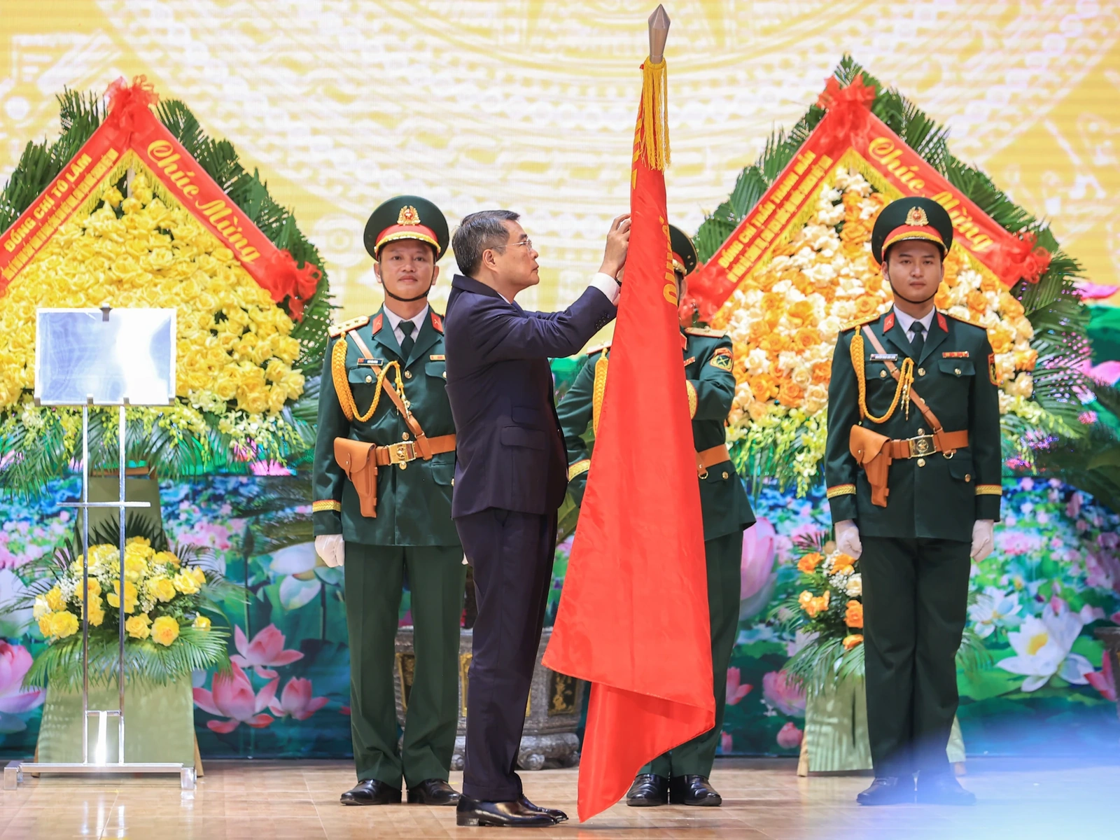 Thủ tướng Lê Minh Hưng: 6 nhiệm vụ trọng tâm của Quân khu 4 trước những bài toán quốc phòng - an ninh chưa từng có tiền lệ
