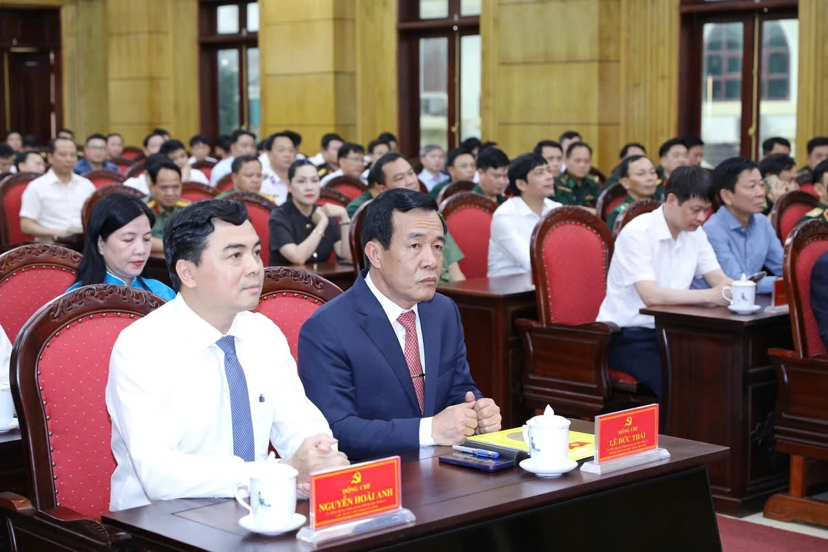 Hình ảnh tại hội nghị công bố quyết định của Bộ Chính trị điều động Thượng tướng Lê Đức Thái giữ chức Bí thư Tỉnh ủy Thanh Hóa