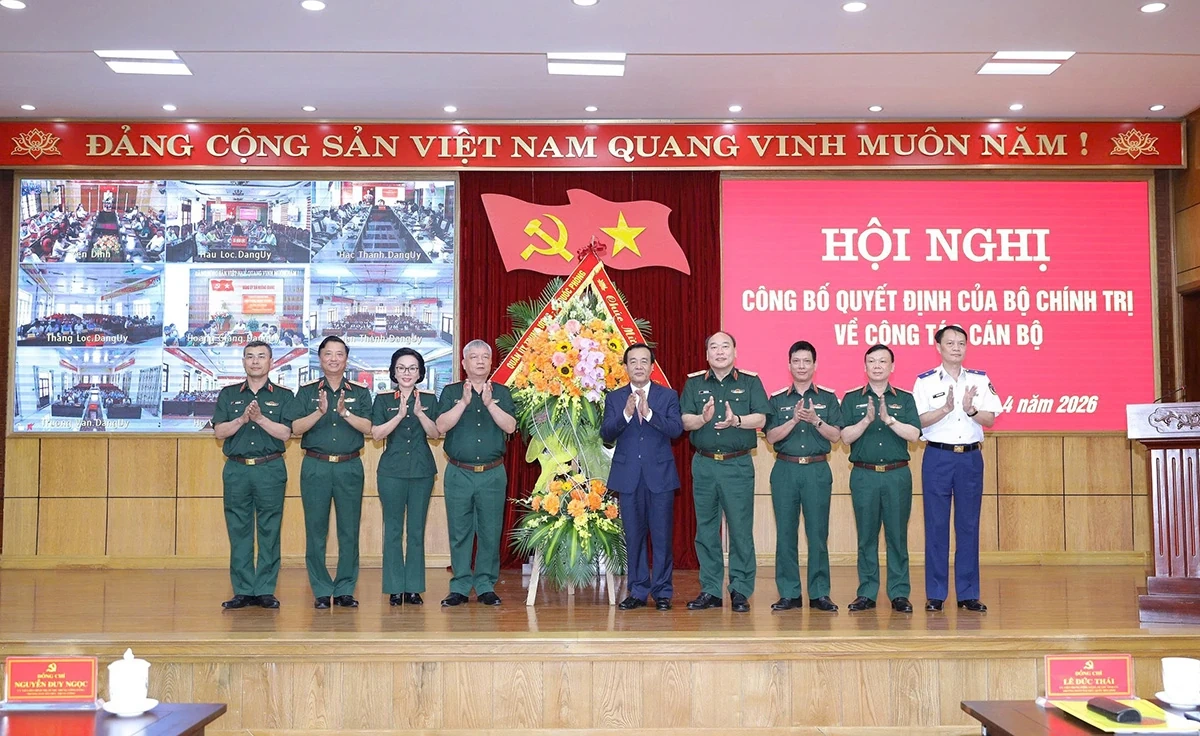 Hình ảnh tại hội nghị công bố quyết định của Bộ Chính trị điều động Thượng tướng Lê Đức Thái giữ chức Bí thư Tỉnh ủy Thanh Hóa