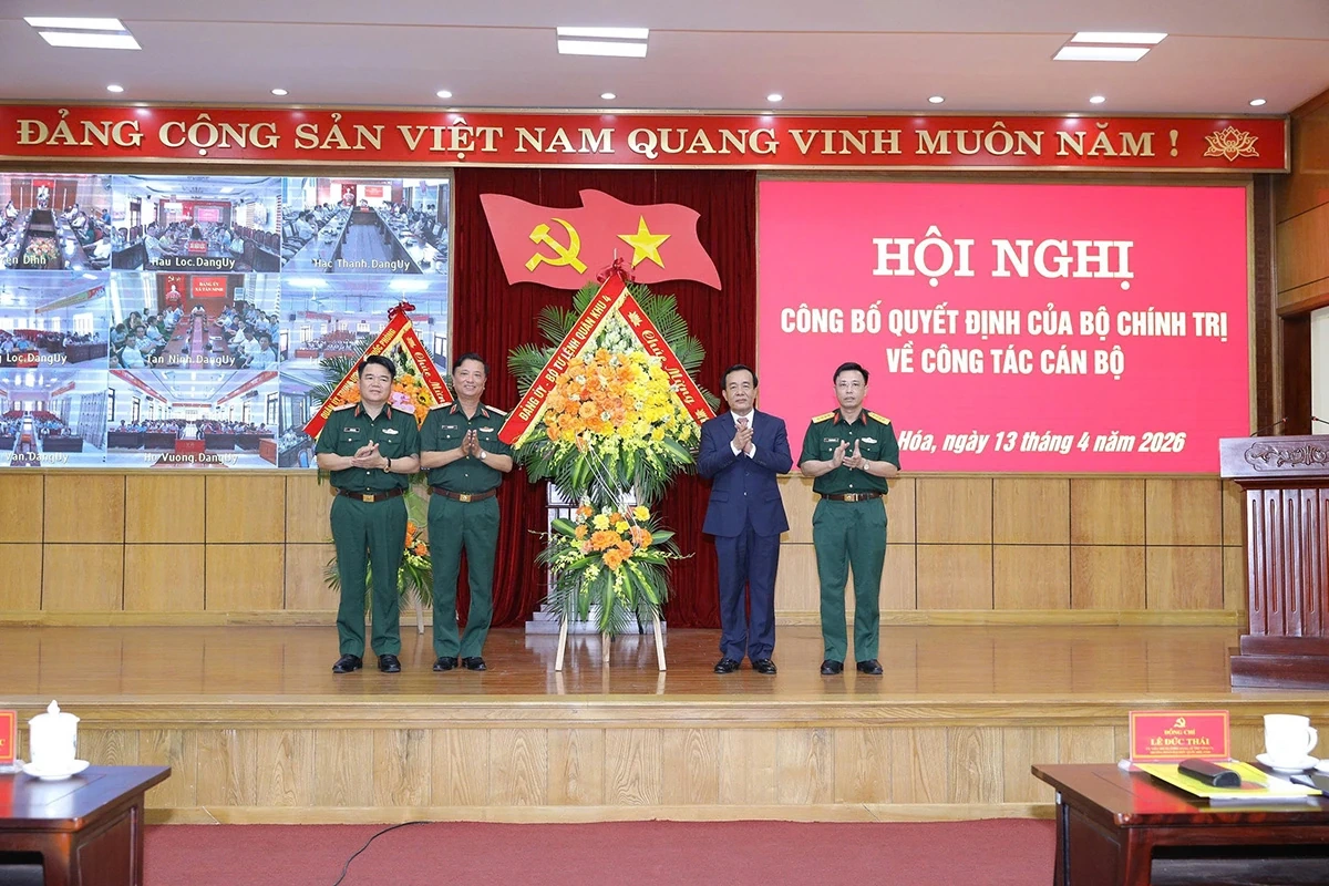 Hình ảnh tại hội nghị công bố quyết định của Bộ Chính trị điều động Thượng tướng Lê Đức Thái giữ chức Bí thư Tỉnh ủy Thanh Hóa