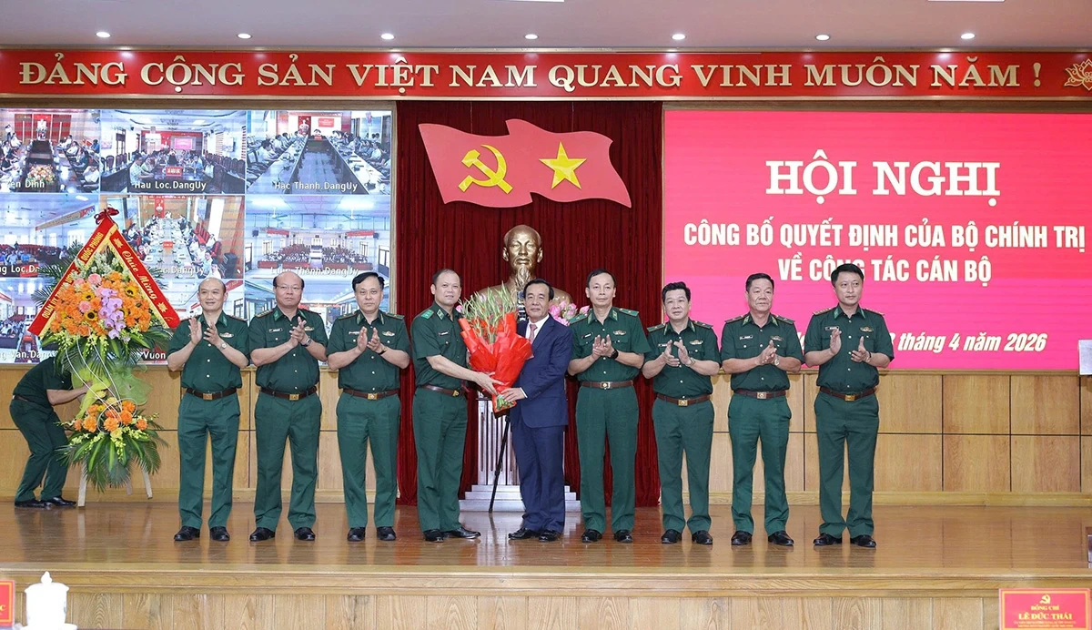 Hình ảnh tại hội nghị công bố quyết định của Bộ Chính trị điều động Thượng tướng Lê Đức Thái giữ chức Bí thư Tỉnh ủy Thanh Hóa