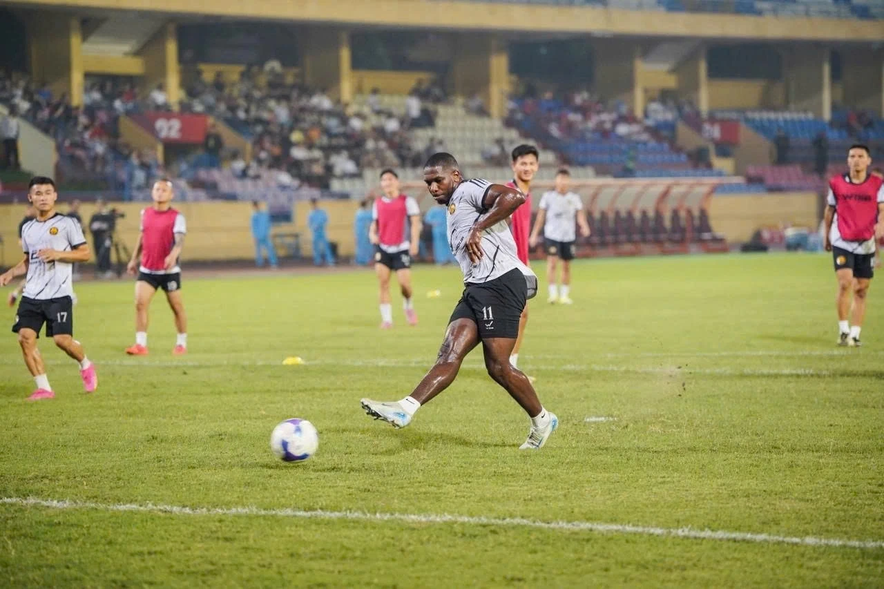 CLB Đông Á Thanh Hóa khủng hoảng trầm trọng; Man Utd thăng hoa, Tottenham lún sâu vào khủng hoảng