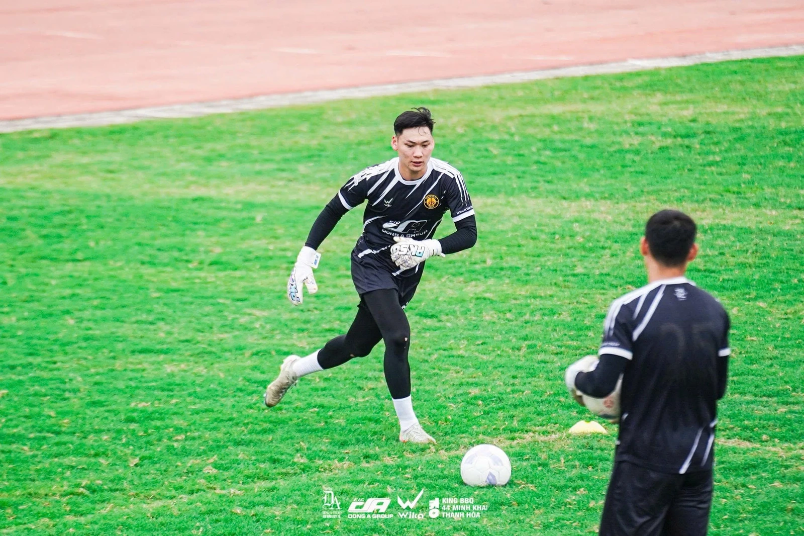 CLB Đông Á Thanh Hóa khủng hoảng trầm trọng; Man Utd thăng hoa, Tottenham lún sâu vào khủng hoảng