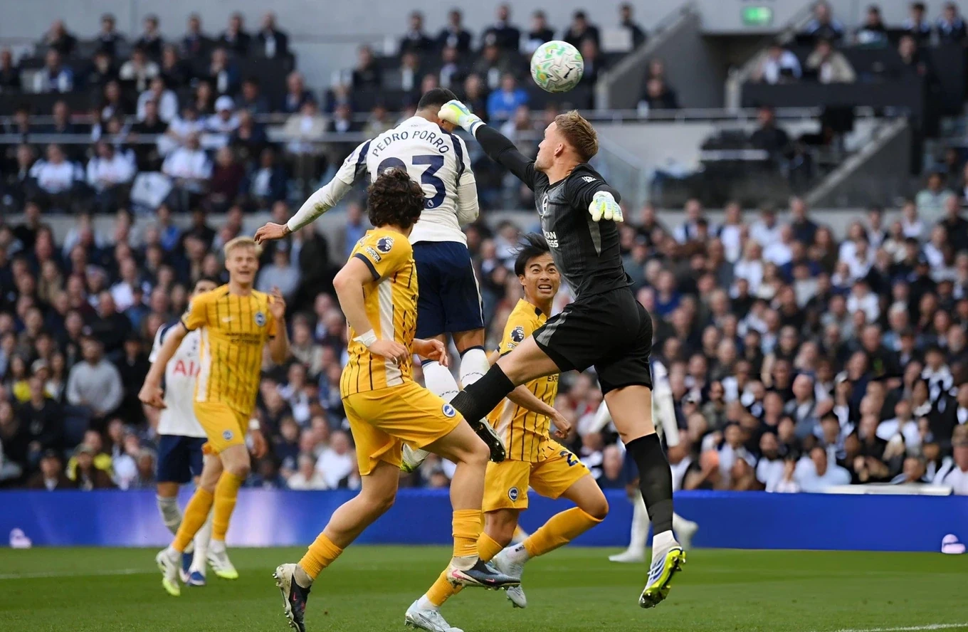 CLB Đông Á Thanh Hóa khủng hoảng trầm trọng; Man Utd thăng hoa, Tottenham lún sâu vào khủng hoảng