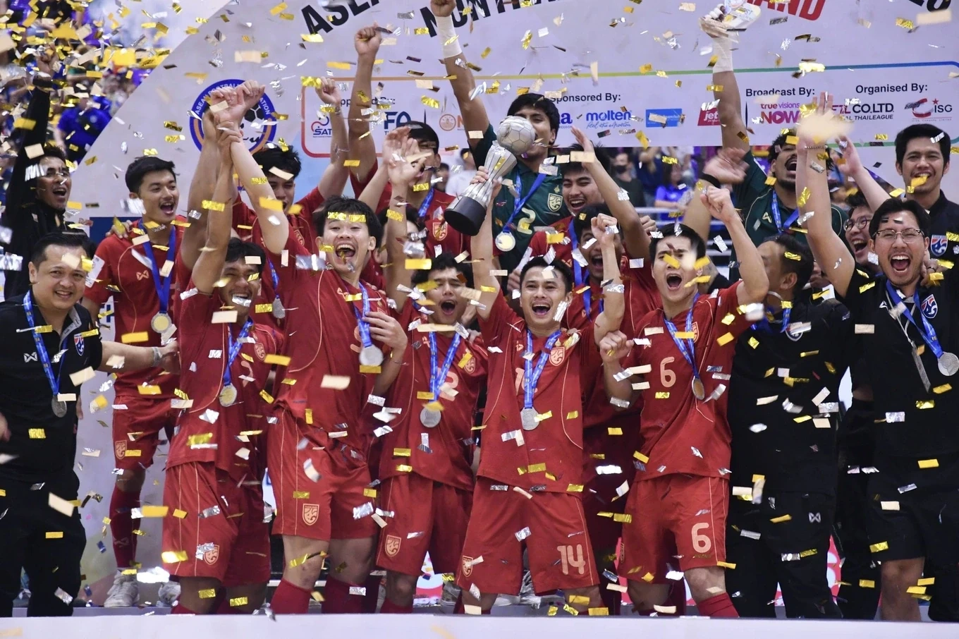 Hà Nội FC thăng hoa; Man City áp sát ngôi đầu Ngoại Hạng Anh