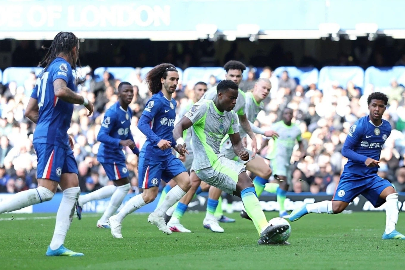 Hà Nội FC thăng hoa; Man City áp sát ngôi đầu Ngoại Hạng Anh