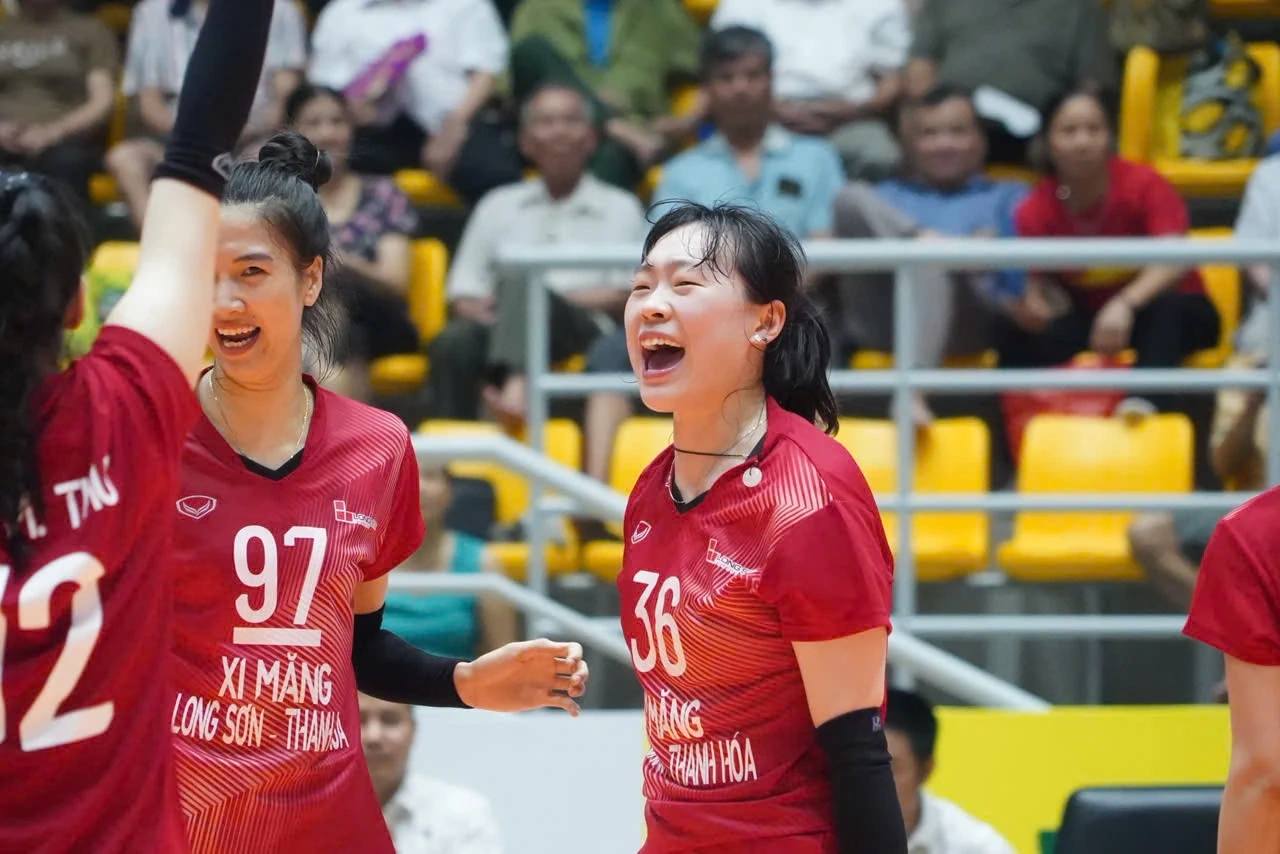 Bóng chuyền nữ XMLS Thanh Hóa ngược dòng đánh bại Geleximco Hưng Yên