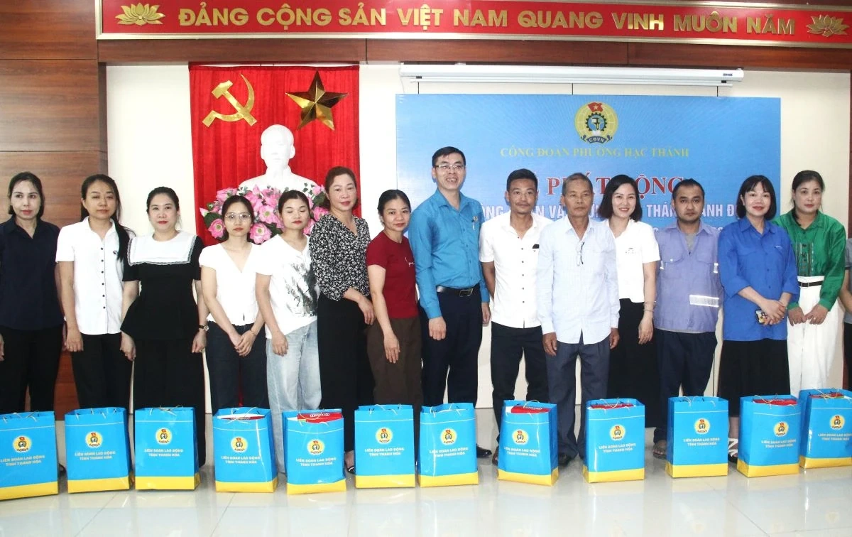 Phường Hạc Thành phát động Tháng công nhân và thi đua chào mừng 97 năm thành lập Công đoàn Việt Nam