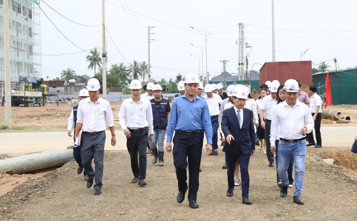 Chủ tịch UBND tỉnh Nguyễn Hoài Anh kiểm tra tiến độ thi công Dự án Thung lũng Gốm sứ Asean Việt Nam