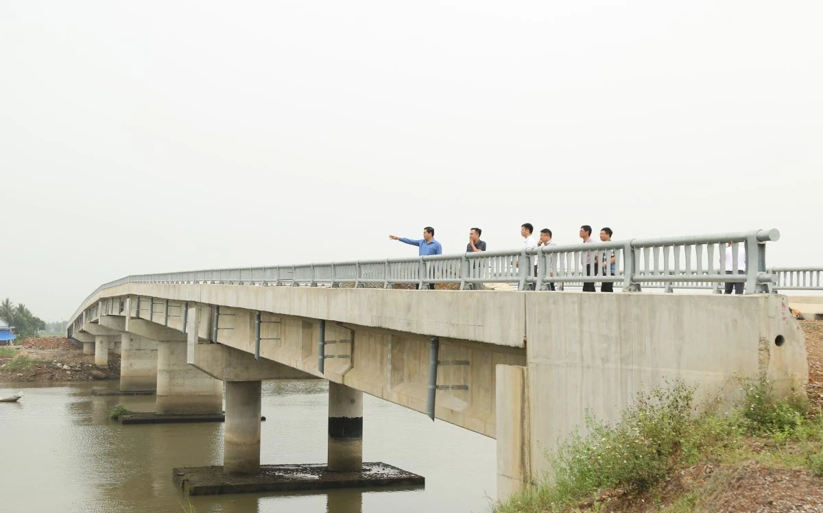 Chủ tịch UBND tỉnh Nguyễn Hoài Anh kiểm tra tiến độ thi công Dự án Thung lũng Gốm sứ Asean Việt Nam