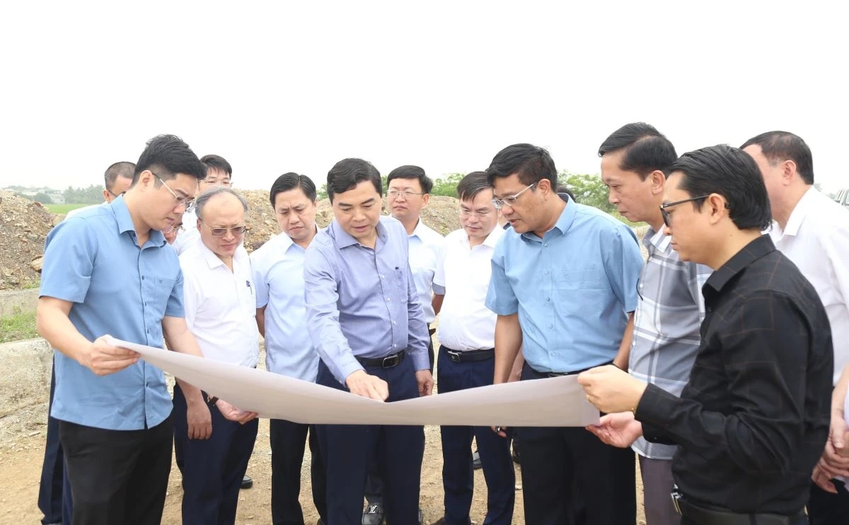 Chủ tịch UBND tỉnh Nguyễn Hoài Anh kiểm tra tiến độ một số dự án đầu tư và làm việc với các xã, phường thuộc thị xã Bỉm Sơn và huyện Hà Trung cũ